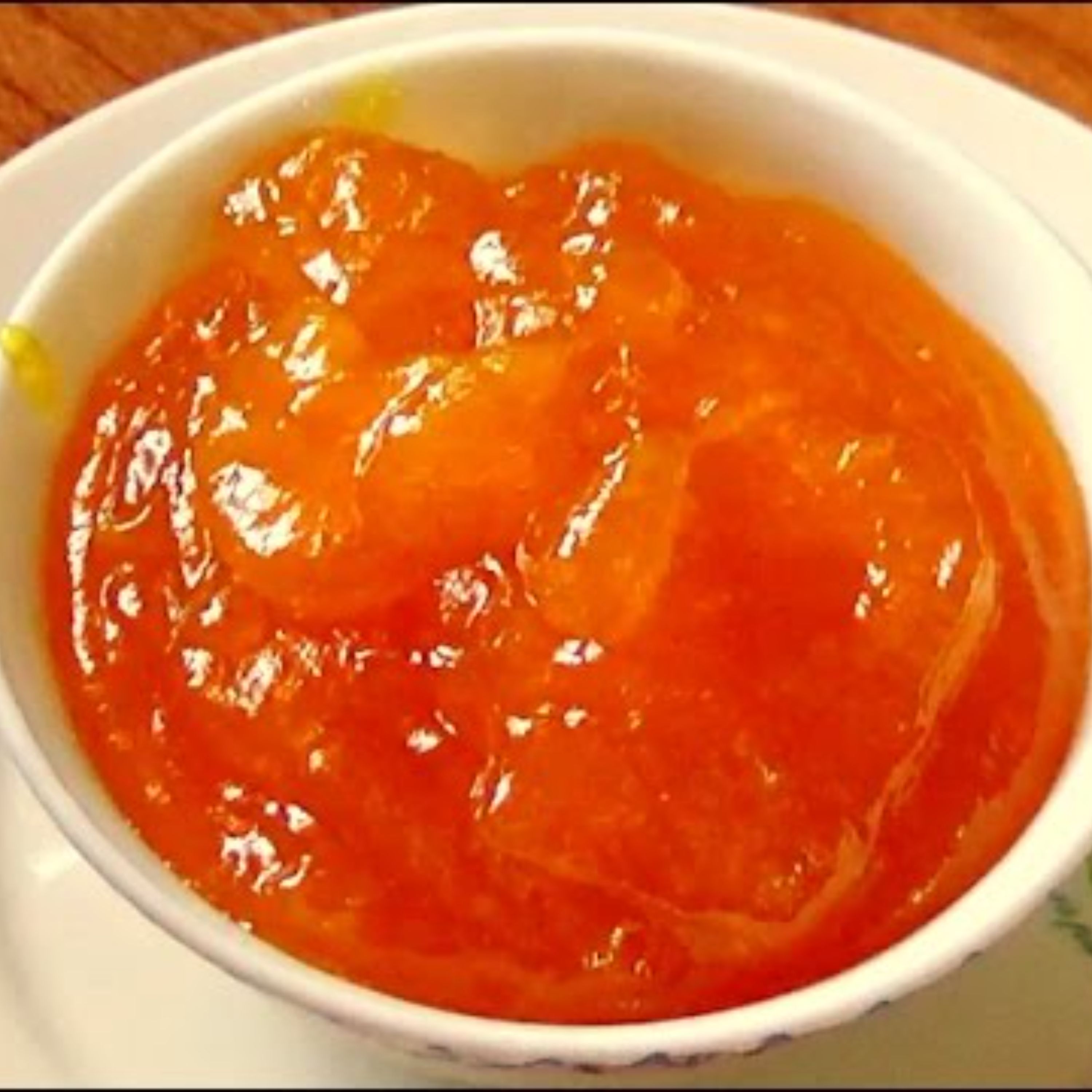 مربای سیب باعسل وزعفران پخته شده 