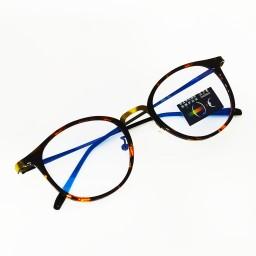 عینک گرد مخصوص کار با کامپیوتر و گوشی موبایل
با عدسی بلوکات جنس فریم تمام قاب کائوچویی  bluecut uy420 