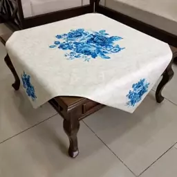 رومیزی مخمل  100x100 طرح انگلیش هوم آبی آرت مان