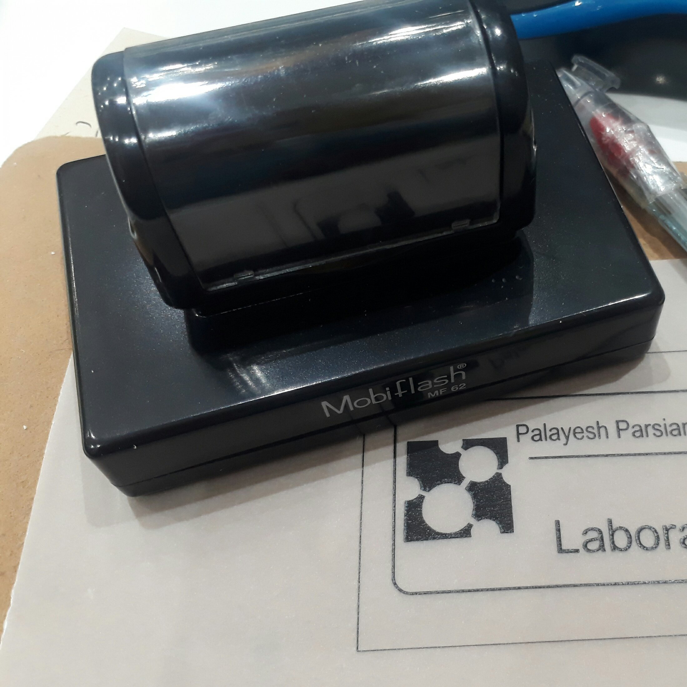 ساخت مهر لیزری برند ترکیه ایی سایز بزرگ 4 در 8 سانت اتومات با حداقل چاپ 10 هزار