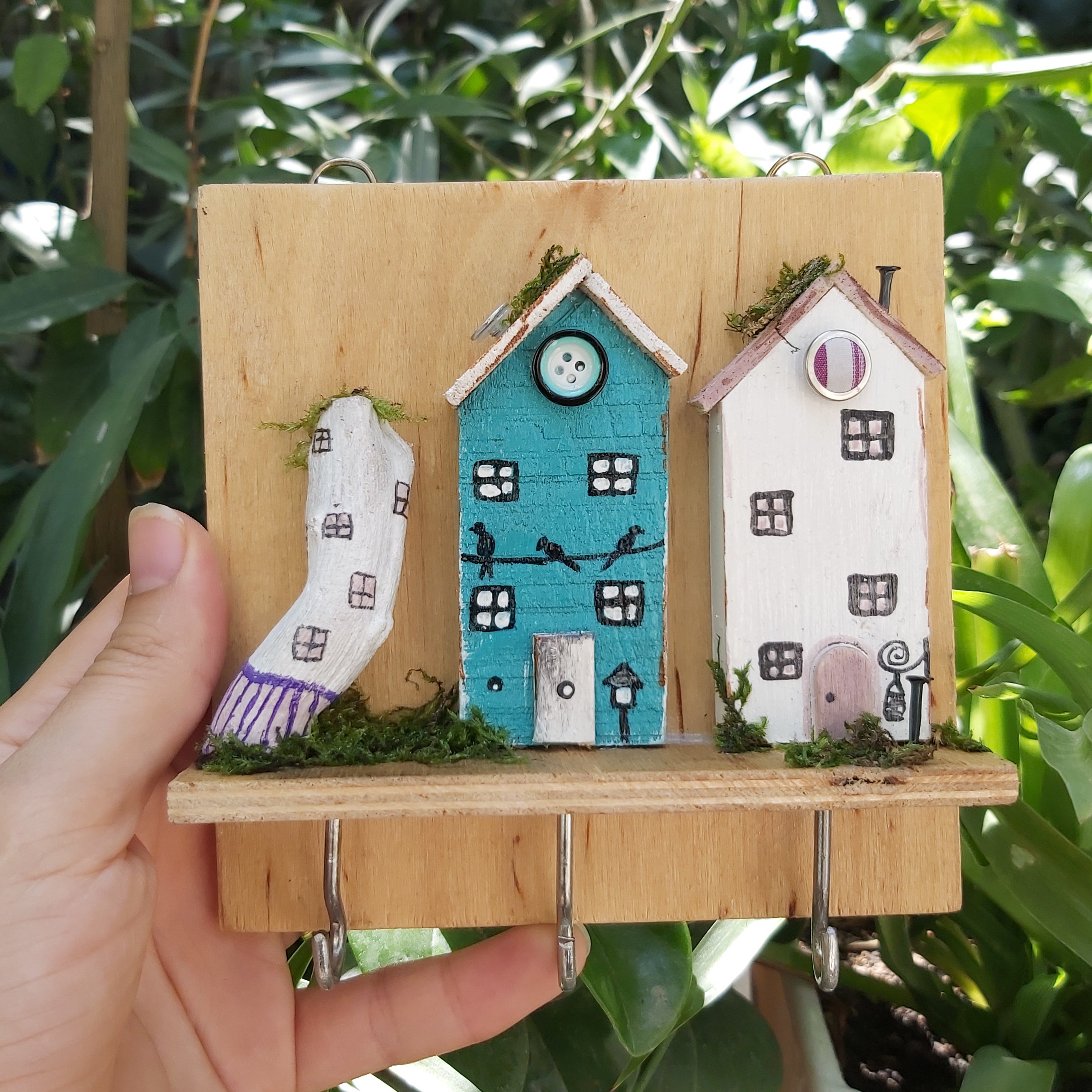 جاکلیدی کلبه،کارشده با دست،جنس چوب،با استفاده از دستمال نمدار قابل تمیز کردن میباشد