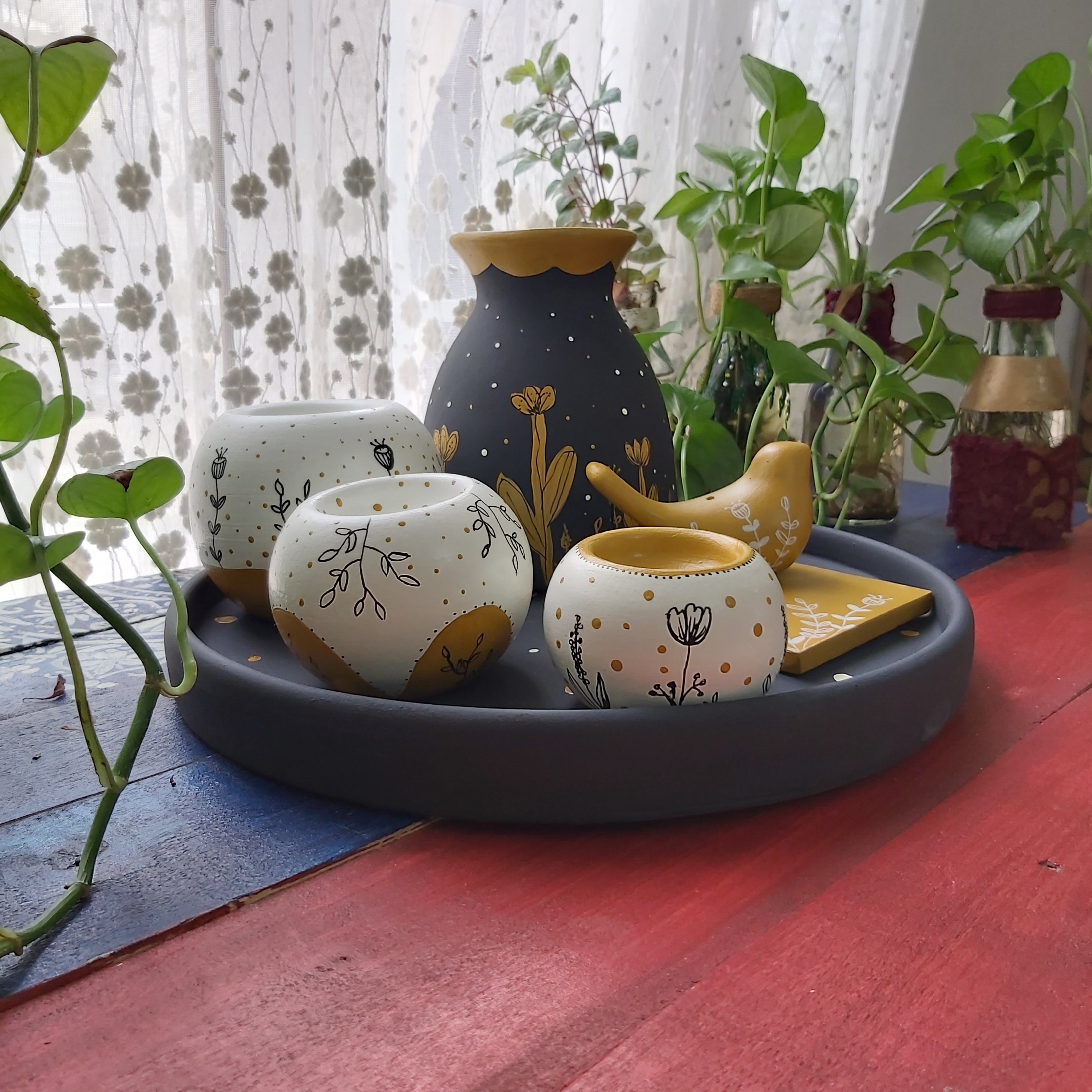 ست طوسی خردلی  رومیزی گالری مایا،شامل جا شمعی و جا عودی و گلدان دکوری