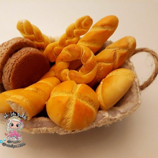 مگنت سبد نان 
ساخته شده با خمیر ایتالیایی 
وسبد ساخته شده با نخ کنفی