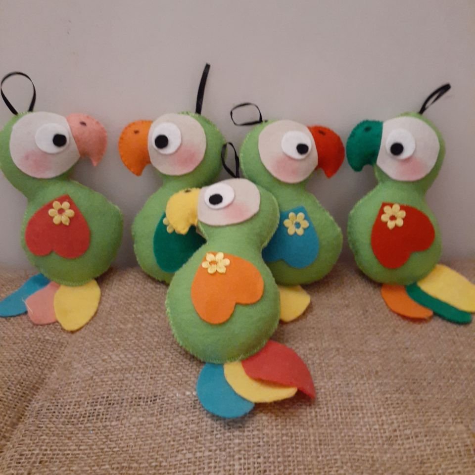 آویز طوطی