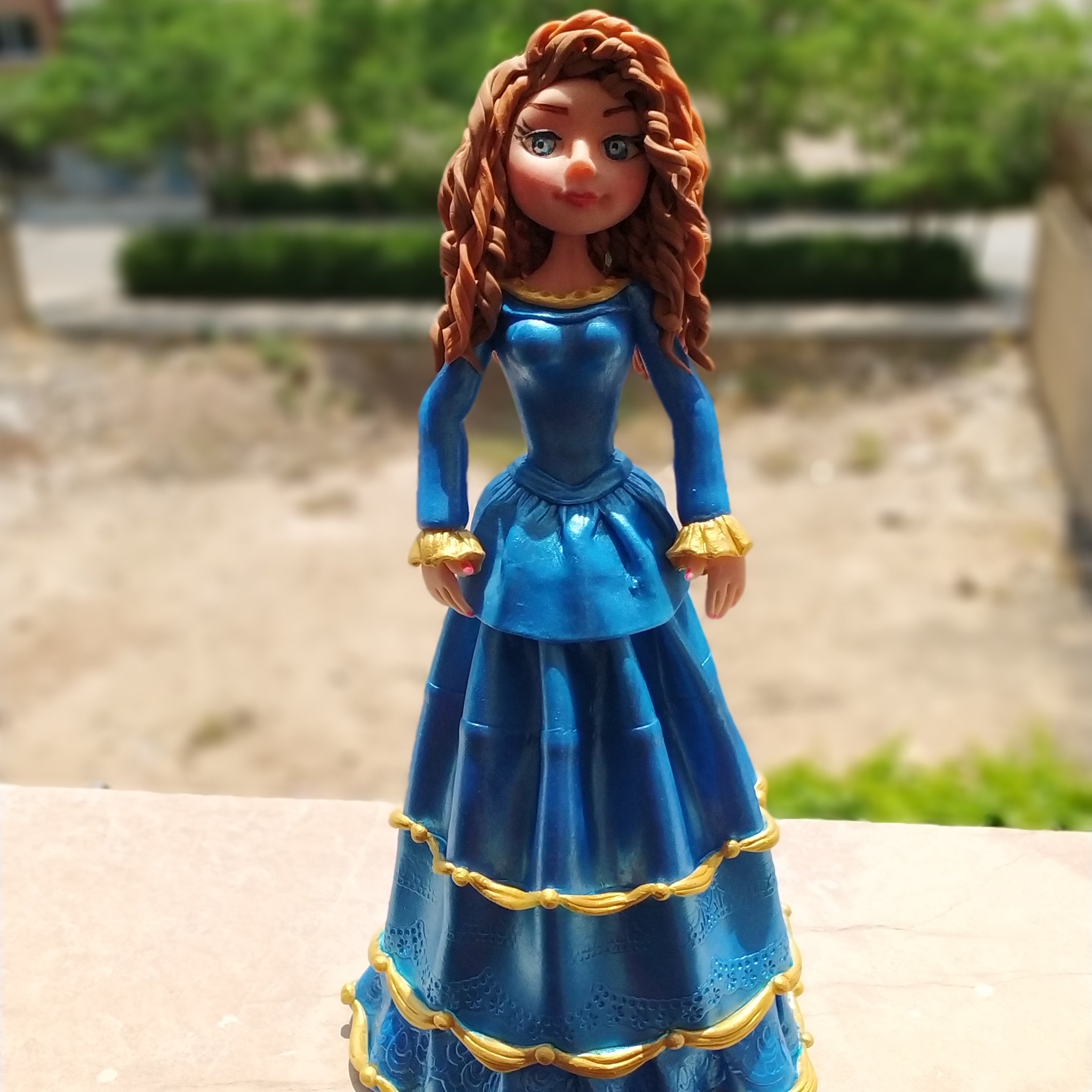 عروسک فانتزی ایستاده