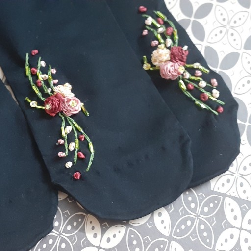 جوراب روباندوزی زنانه طرح سه گل