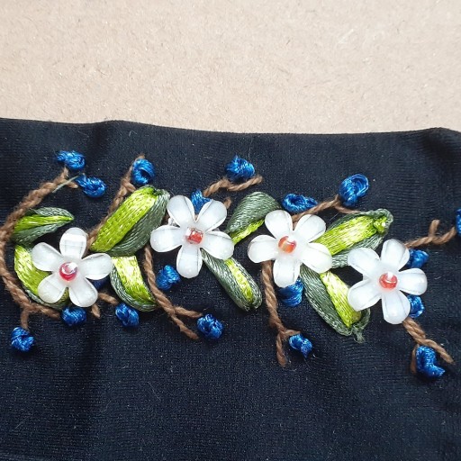 جوراب روباندوزی زنانه طرح شاخه گل