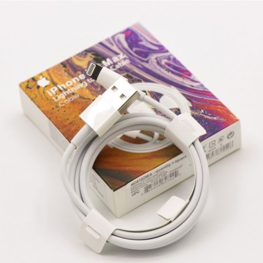 کابل شارژر آیفون xs max جعبه دار رنگ سفید به طول یک متر وزن جعبه 50 گرم