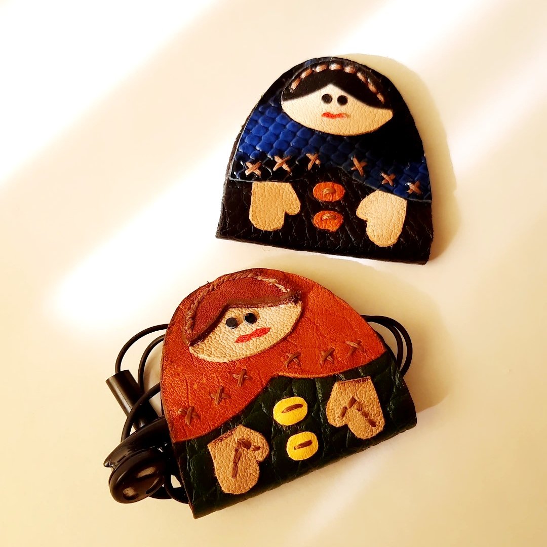 هولدر هندزفری چرم طبیعی ، طرح خاتون بسیار شیک و زنانه