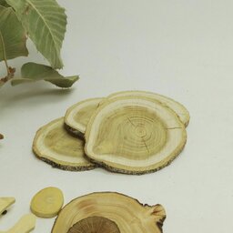 زیر لیوانی برش کالباسی یا اسلایس ظریف چوب زیبای توت  با قطر 5سانت و ضخامت 4 تا 5میل کامل خشک و خوش رنگ 