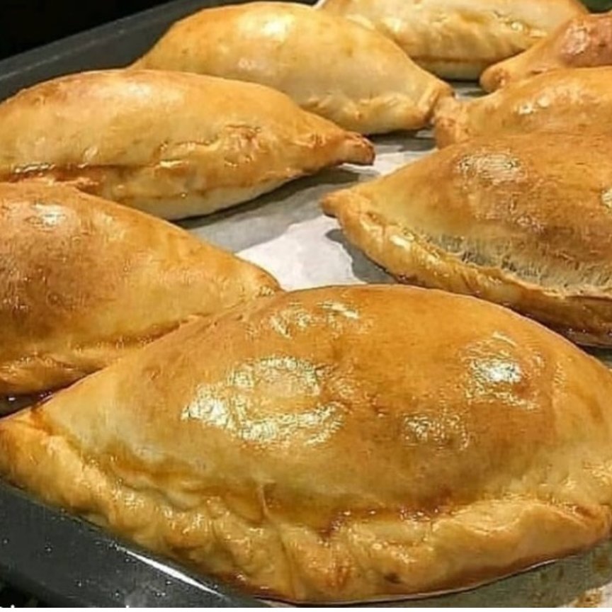 پیراشکی مرغ و قارچ  10 عددی، پخت روز (پس کرایه)