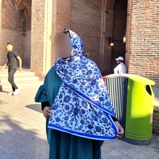 شال با طرح کاشیکاری ایرانی،  پارچه ی نخی ،بدون چروک و بدون لیز خوردن از سر 