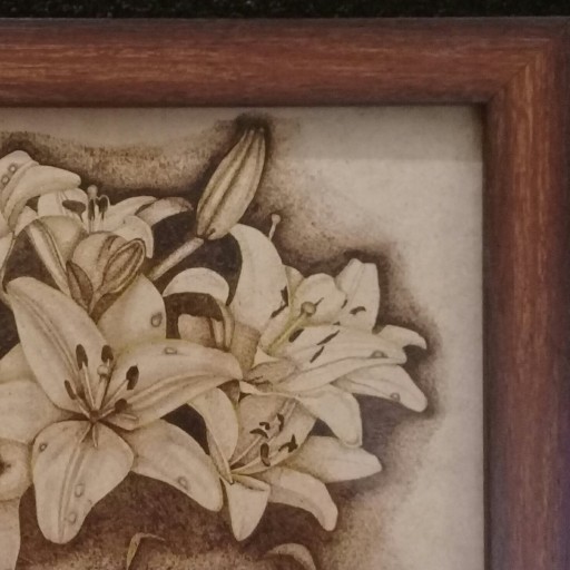 تابلوی چوبی سوخته نگاری شده طرح  گل های لیلیوم زیبا
