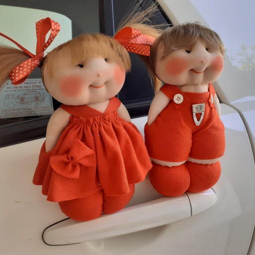 عروسک دست دوز دوقلو لباس قرمز