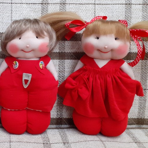 عروسک دست دوز دوقلو های لباس قرمز موی بور