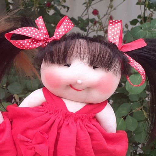 عروسک دست دوز دخترک لباس قرمز