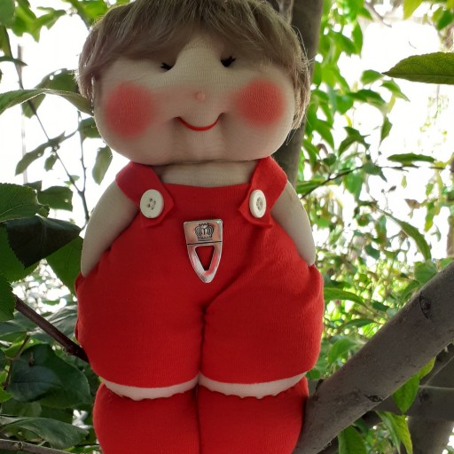 عروسک دستدوز پسر لباس قرمز