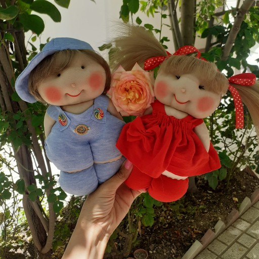 عروسک دست دوز دختر و پسر کلاه دار دوقلو