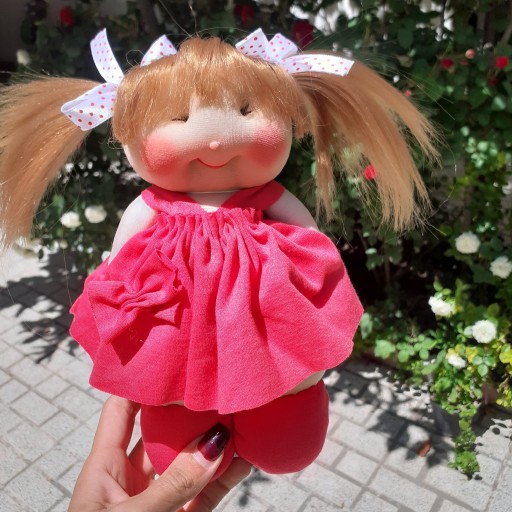 عروسک دست دوز دختر لباس صورتی با موی بور