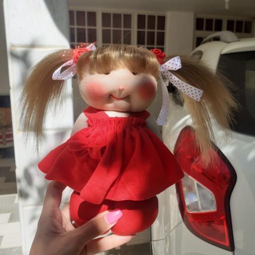 عروسک دست دوز دخترکوچولو لباس قرمز با موی بور