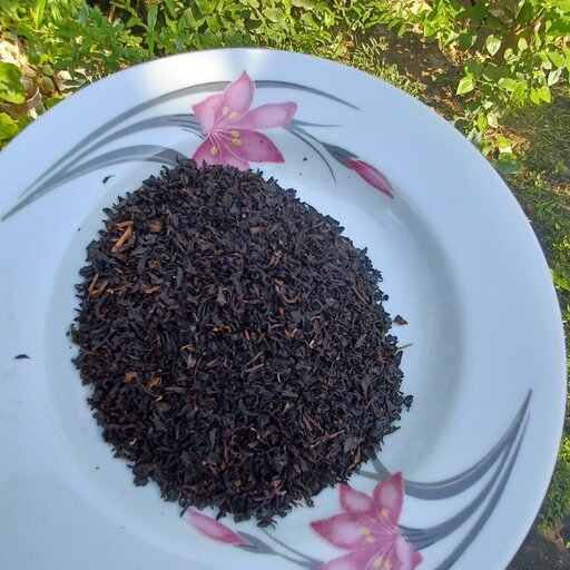 چای لاهیجان سیاه شکسته محصول 1401 عطری وخوش طعم 