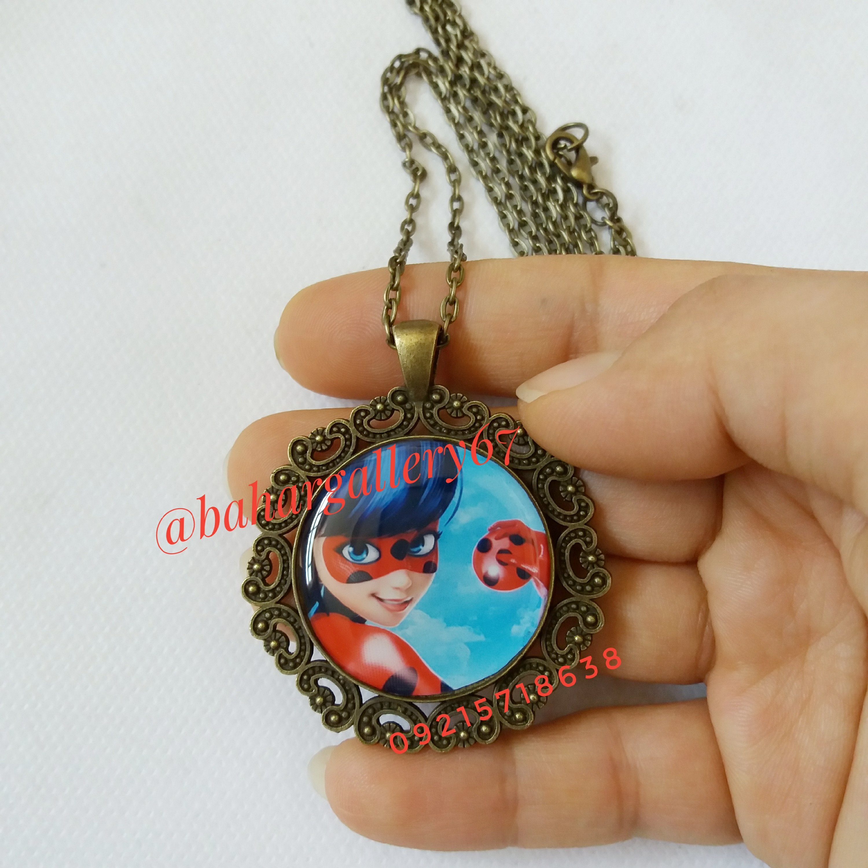 گردنبند دختر کفشدوزکی