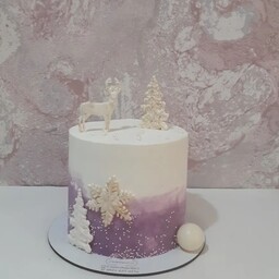 کیک تولد خانگی با تم زمستان زیبا فوندانت کاری  گل آبی وزن 1350کیلوگرم ( فیلینگ نوتلا و موز و گردو)