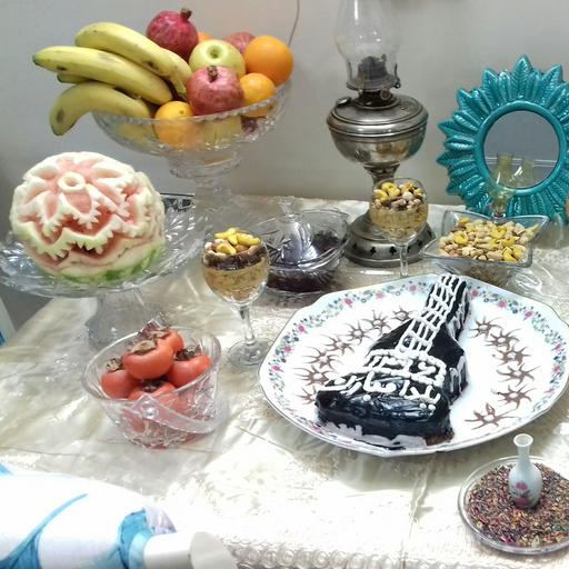 کیک یلدایی مناسبتی خانگی باطرح های مختلف ومتفاوت مطابق سلیقه مشتری