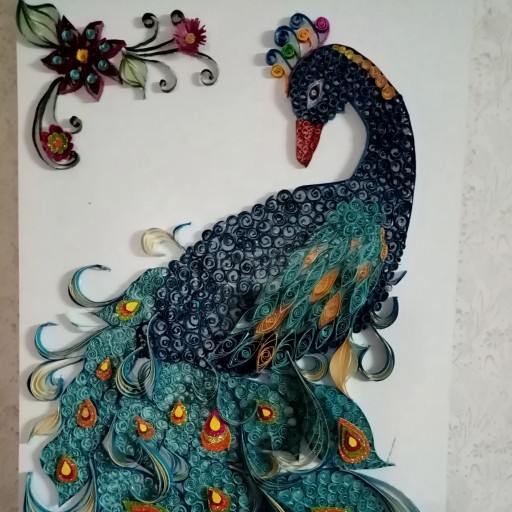 تابلو های ملیله کاغذی یا کوئیلینگ با طرح طاووس و طرح های  مختلف.