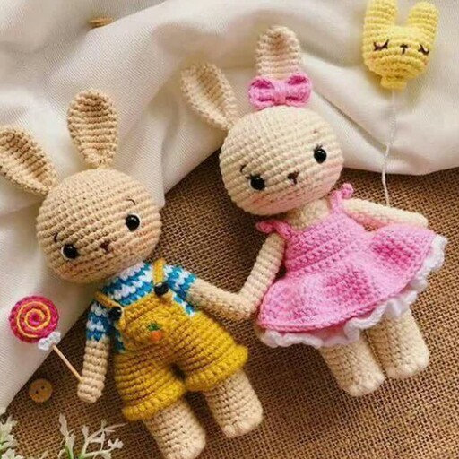 عروسک بافتنی خرگوش بازیگوش در دو طرح پسرانه و دخترانه