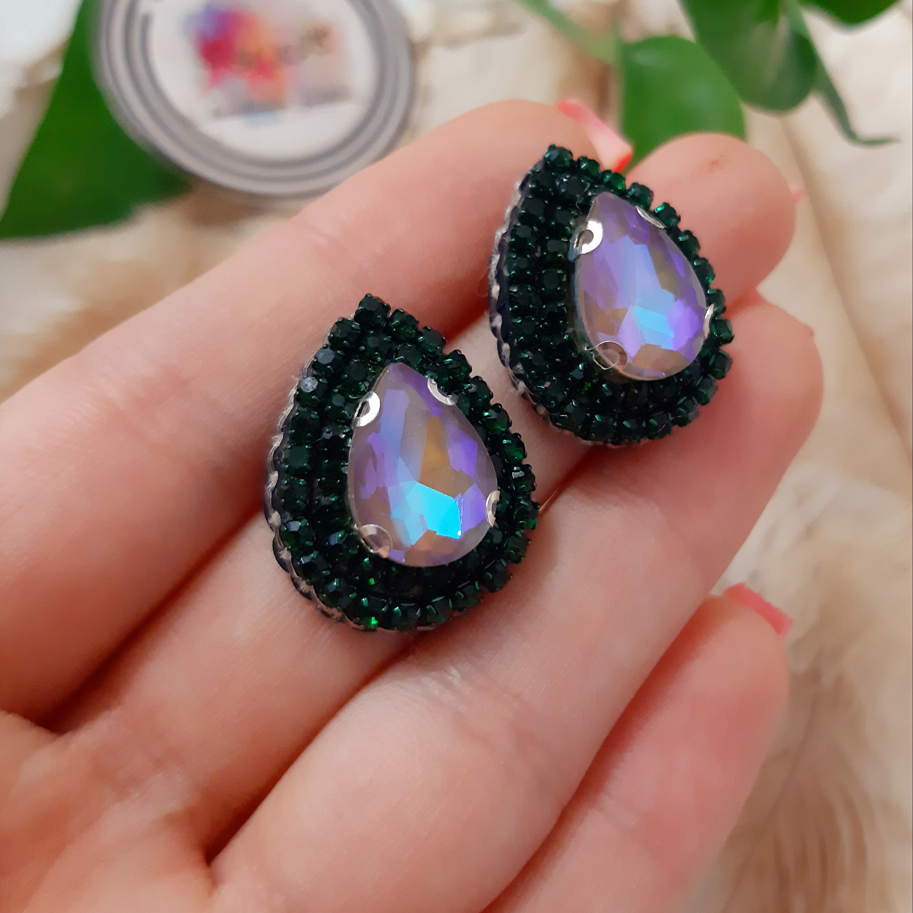 گوشواره جواهردوزی تمام سنگ بسیار درخشان  برای مجالس(ارسال رایگان)