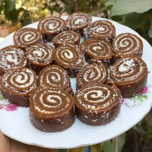 رولت خرمایی  مخلوط مغز گردو وپودر نارگیل 100گرمی ( حلوا خرمایی از بهترین مواد 