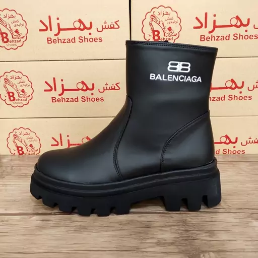 پوتین balenciaga زنانه دخترانه بغل زیپ سایز 37 تا 40 رنگ مشکی لژ پنج و نیم سانتی رویه چرم مصنوعی