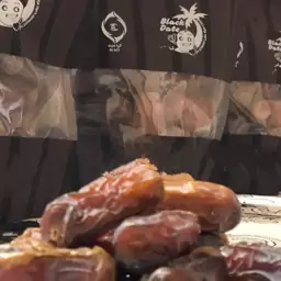 خرما پیاروم درجه یک 700 گرمی(پس کرایه)