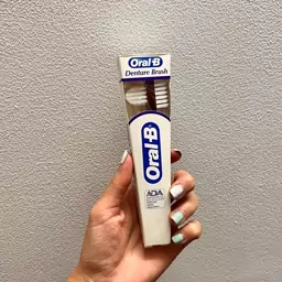 مسواک مخصوص دندون مصنوعی Oral B