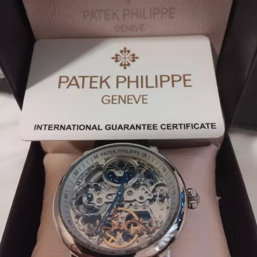 ساعت Patek Philippe اصل با عقربه های آبی دو جی ام تی و در پشت نوشته پتک به صورت سه بعدی  با جعبه و کارتگارانتیTourbillon