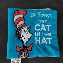 کتاب پارچه ای نوستالژی گربه کلاه دار یا Cat in the hat به زبان انگلیسی