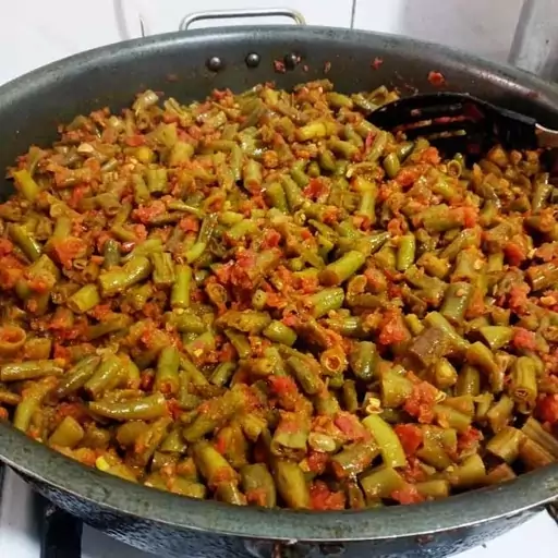 لوبیا سبز با پوره گوجه فرنگی (هزینه ارسال پس کرایه)