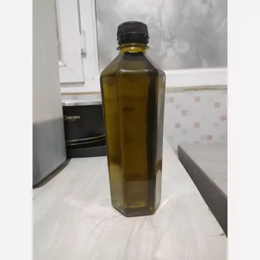 روغن زیتون اصل طارم محصول زمینهای شخصی خودمونه یک و نیم لیتری هم موجوده که قیمتش 375 هزار تومانه