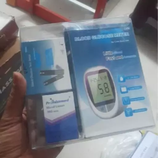 دستگاه تست قند خون همراه 50 عدد نوار تست BLOOD GLUCOSE METER