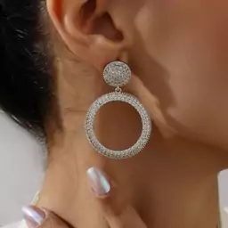 گوشواره جواهری MC jewelry زنانه و مجلسی تمام نگین طرح حلقه ای بزرگ رنگ ثابت آبکاری نقره کد mp