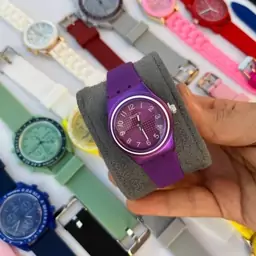 ساعت مچی بند سیلیکونی عقربه ای دخترانه برند SWATCH مدل 8822G به همراه جعبه کادویی 