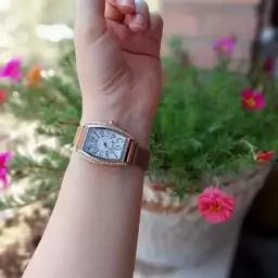 ساعت مچی زنانه بند حصیری قاب نگینی کارتیر Cartier