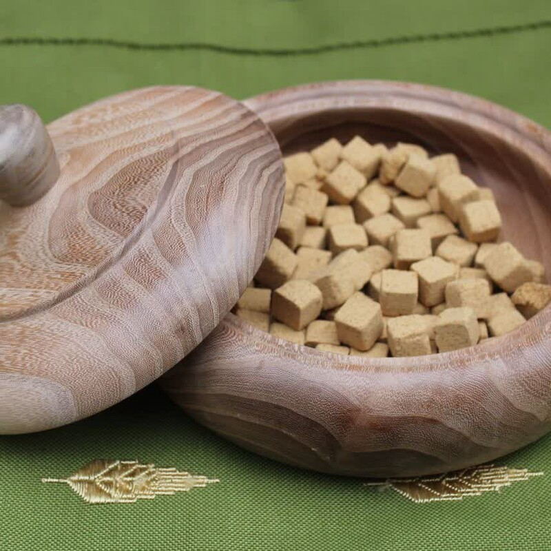 شکلات خوری چوبی، ساخته شده از چوب قره قاج (نارون)، مناسب برای انواع شکلات، آب نبات و اجیل