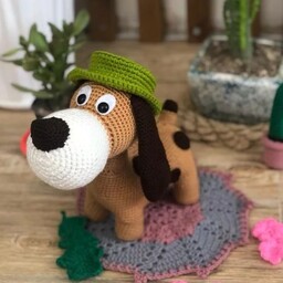 عروسک قلاب بافی سگ خالدار  گوش دراز  با  کلاه (ارسال رایگان به هرجای ایران که هستی)