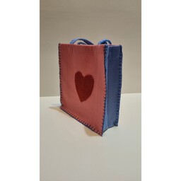ساک هدیه نمدی کاملا دست دوز  آبی صورتی قلب دار(9.23.24)مناسب کتاب روسری.شال .لوازم تحریر .کیف غذا و...