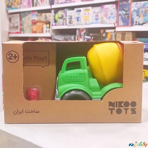 اسباب بازی ماشین میکسر  کوچک نیکو تویز  تولید ایران به همراه آدمک ابعاد 12 در 12سانت 