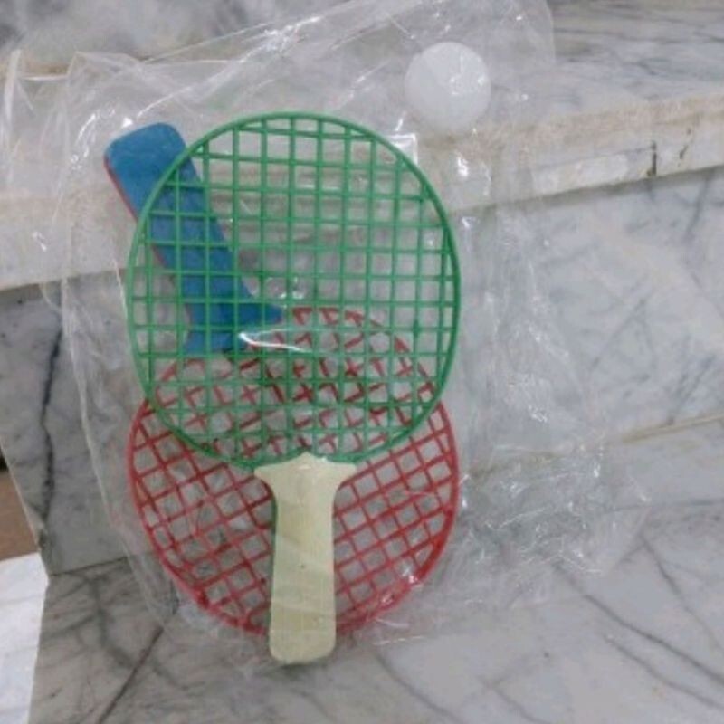 تنیس پلاستیکی همراه با توپ