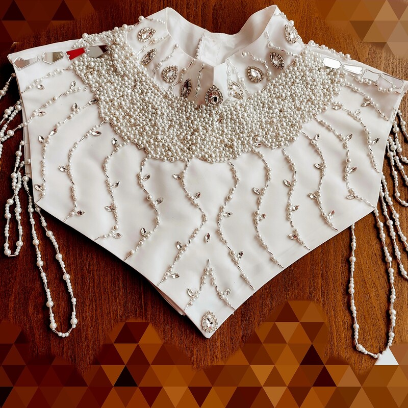 یقه حجاب پرکار و فوق العاده زیبای مروارید دوزی شده به همراه  سنگهای  اصل