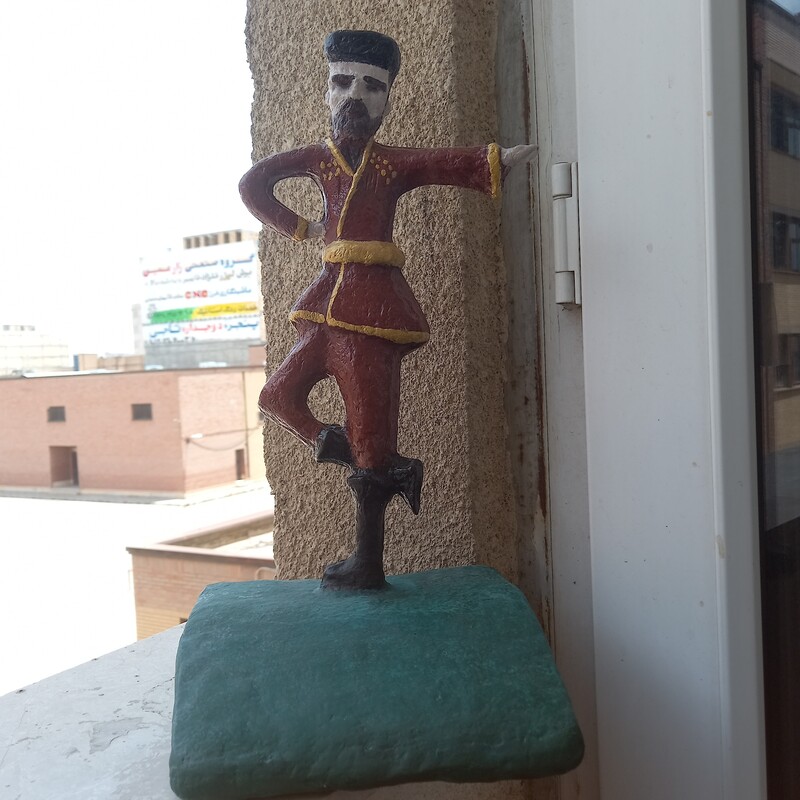 مجسمه پاپیه ماشه مرد رقصنده آذربایجانی 